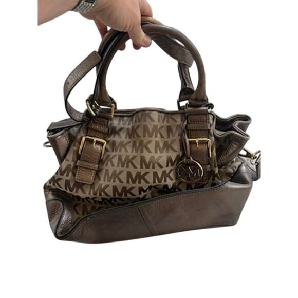 Michael Kors Tan and Brown fashion bag w/ 2 handles plus shoulder strap - Picture 10 of 10